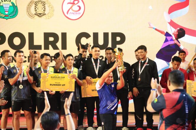 
					Jenderal Sigit Sebut Turnamen Bulutangkis Kapolri Cup Pintu Masuk Mengikuti Kejuaraan Nasional dan Internasional