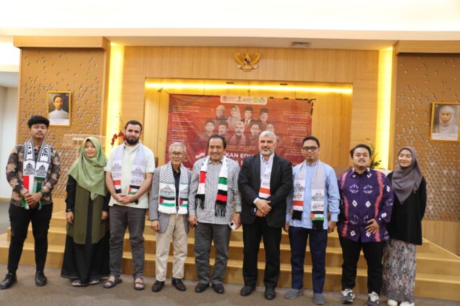 
					FKM-BP dan YPSP Gelar Talkshow dan FGD Mahasiswa Bertema “Safari Politik Pembebasan Al Aqsa: Gerakan Edukasi Mahasiswa Indonesia for Palestina Chapter Jakarta”