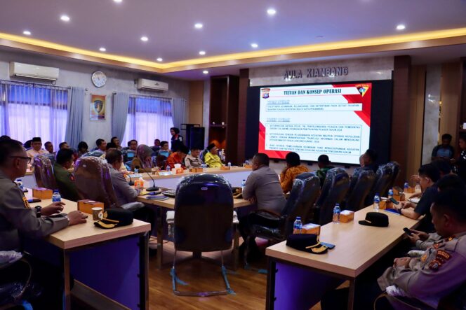 
					Rapat Koordinasi Lintas Sektoral Operasi Mantap Praja Lancang Kuning 2024 di Polresta Pekanbaru