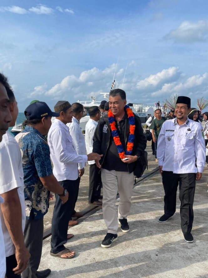 
					Kunjungan Bupati Natuna dan Penyerahan Ambulans di Kecamatan Subi