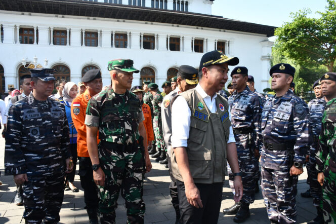 
					Komandan Beserta Prajurit Lanal Bandung Ikuti Apel Kesiapsiagaan Penanggulangan Bencana Hidrometeorologi dan Pilkada Serentak Tahun 2024 