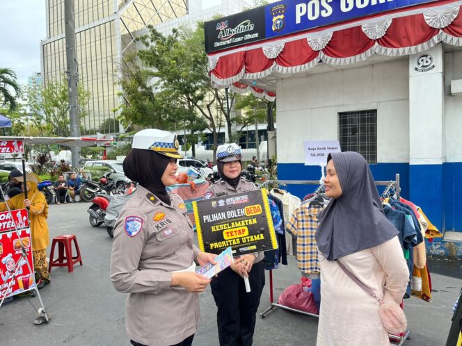 
					SAMBANGI AREA CFD PEKANBARU, DITLANTAS POLDA RIAU GELAR KAMPANYE KESELAMATAN & COOLING SYSTEM PILKADA DAMAI