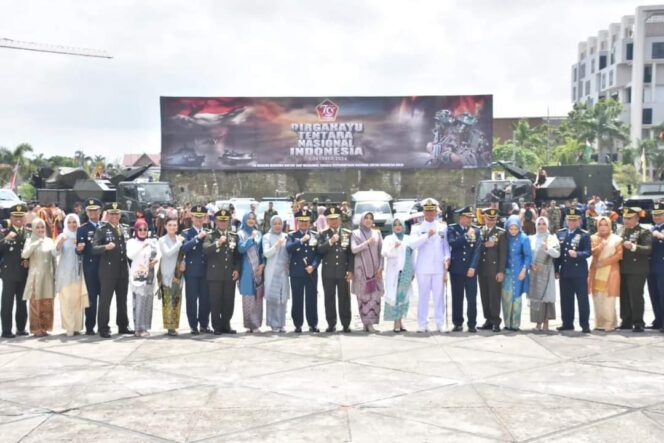 
					Upacara HUT TNI ke-79 di Provinsi Riau Berlangsung Khidmat dan Meriah