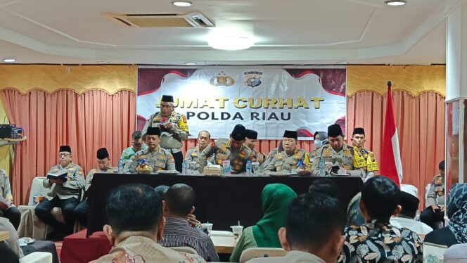 
					Melalui Jumat Curhat Polda Riau Bersama Masyarakat Kecamatan Lima Puluh Siap Sukseskan Pilkada Damai & Berkeselamatan.