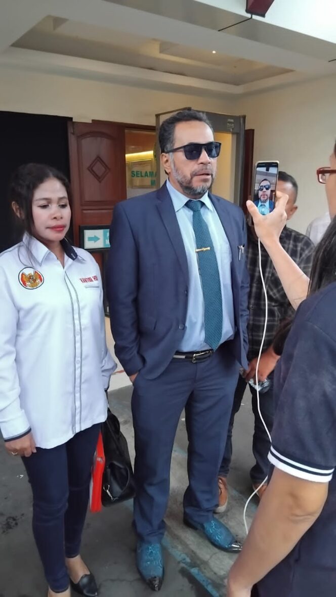 
					Erles Rareral, SH., MH, dampingi Penggugat dalam Sidang Permohonan Pembatalan Hak Asuh Anak