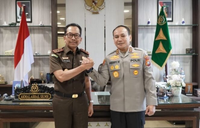 
					Lanjutkan Komitmen dan Sinergi Kelembagaan, Kajati Riau Menerima Kunjungan Kepala Kepolisian Daerah Riau