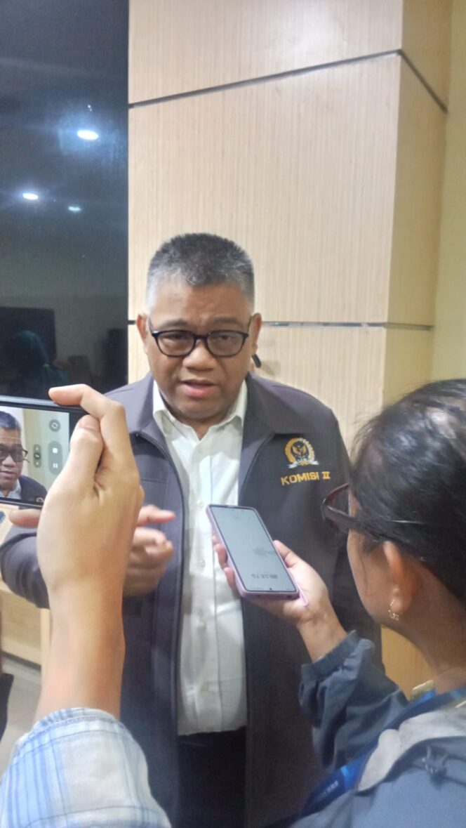 
					Giri Ramanda Kiemas, Anggota Komisi II DPR RI, hadir mengapresiasi Diskusi Publik Series ke-2 dengan tema; “Menakar Putusan MK terhadap Kontestasi 2029”
