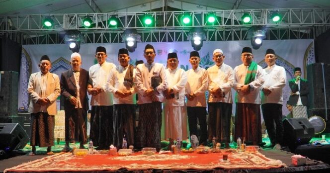 
					Wabup Syafaruddin Poti Hadiri Kepenuhan Raya “Bersholawat” Dalam Rangka Peringatan Hari Santri Nasional 2025