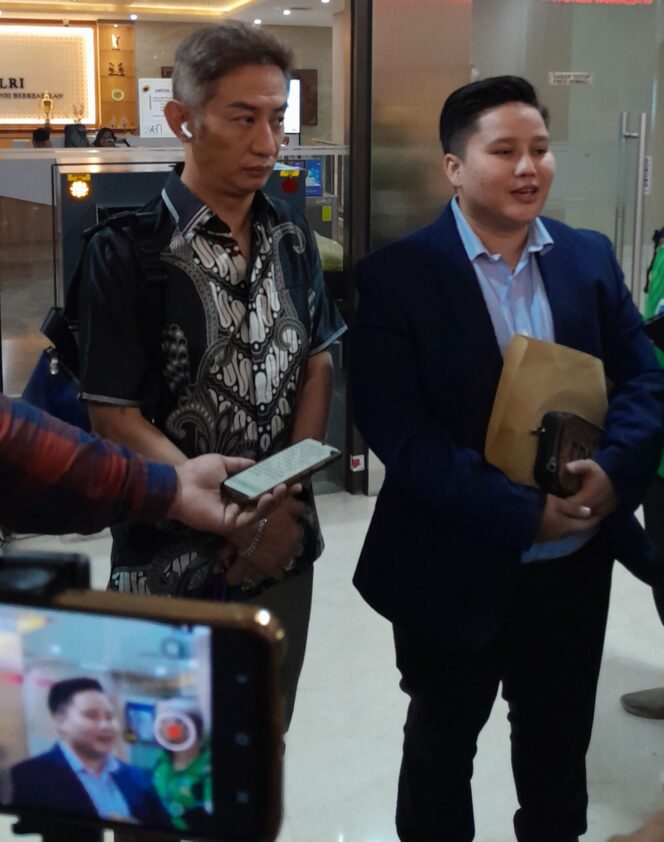 
					Budiman Tiang Didampingi Jubir Ade Ratnasari Laporkan Oknum WNA Rusia ke Mabes Polri