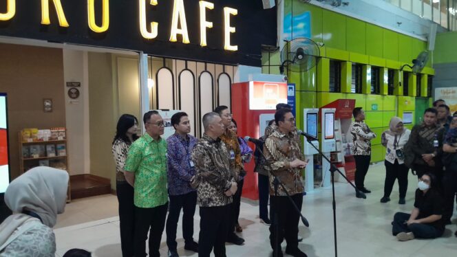 
					Mendag Budi Santoso dan Menhub Dudy Purwagandhi Sidak UMKM di KAI Services Stasiun Gambir, Sinyal Kuat Perluasan Pasar Produk Lokal di Transportasi Publik