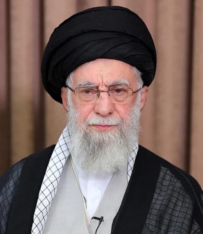 
					Tumbang Dalam Serangan Gabungan AS–ISRAEL: Pemimpin Tertinggi Iran Ayatollah Ali Khamenei Tewas di Kediamannya, Dunia di Ambang Konflik Besar