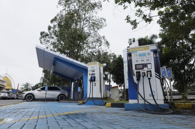 
					Perjalanan Mudik Lebih Tenang dengan Kendaraan Listrik, Ketahui Daftar SPKLU di Ruas Tol ASTRA Infra & Pantauan Arus Lalu Lintas Lebaran ASTRA Infra Toll Road